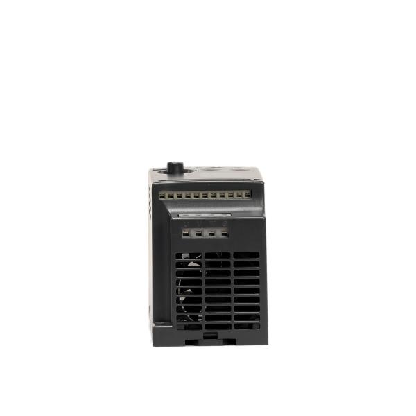低電圧インバーター 単相1.5KW ACドライブ VFD IP20 変速周波数ドライブ