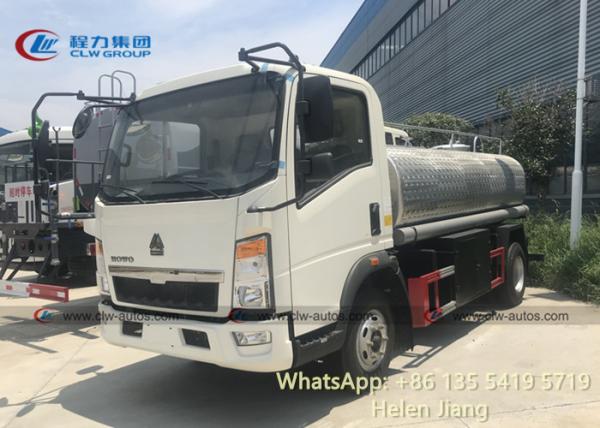Caminhão de petroleiro de aço inoxidável da água de Sinotruk HOWO 4x2 RHD 5000L
