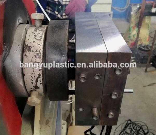 CT Shape PA66 Thermal Break Strip Mould in Extruder Machine
