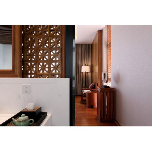 Customized Modern Hotel Bedroom Furniture / Bedroom Suites Solid Wood Material