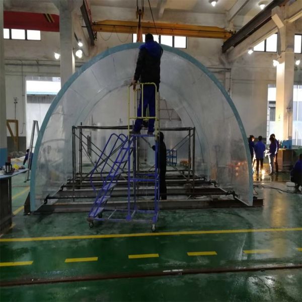 Прозрачный уборщик бассейна Треугольный вакуумный уборщик для семейного бассейна