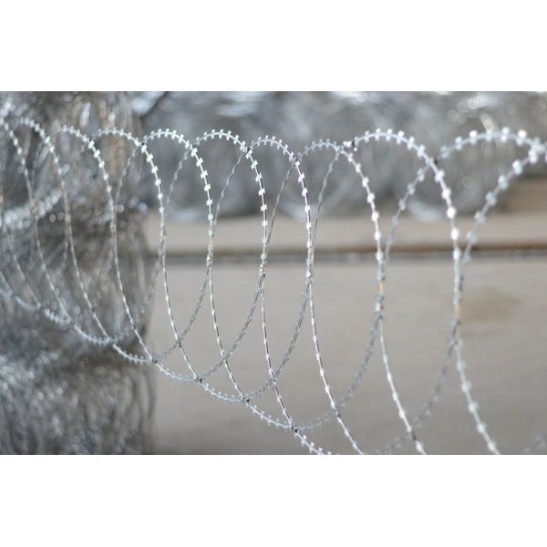 430 Stainless Steel Barbed Wire , BTO-30 Razor Blade Barbed Wire Good flexibility