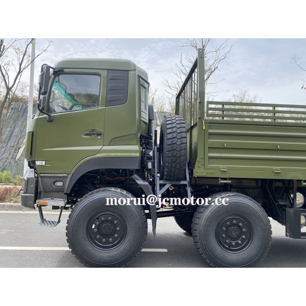 Customized 8 Wheel Drive 400HP Diesel Engine 8x8 Off Road Truck Chassis