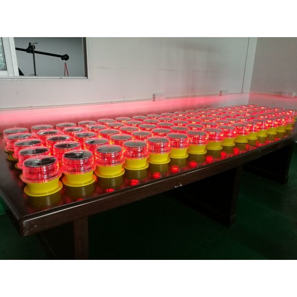 Литий-ионный аккумулятор безопасности ФАА Л810 света затруднения авиации ветротурбины СИД солнечный