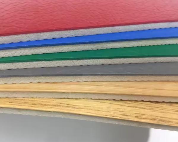 Fábrica Directamente Pvc Bádminton Roll up pisos de vinilo de la cancha de deportes de caucho de piso de alfombras de plástico de PVC de piso