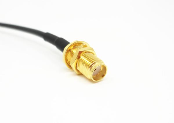 Ouro fêmea dos conjuntos de cabo RG174/U do RF do ângulo direito de SMA chapeado