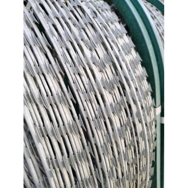 Hot-Dip Galvanized Blade Accordion Wire Mesh Security Fence for Chemical Composition