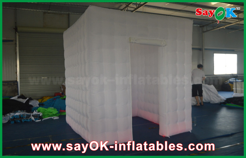Рекламировать будочку показывает будочку/Photobooth фото белых упорок раздувную подпирает шатер куба рамки