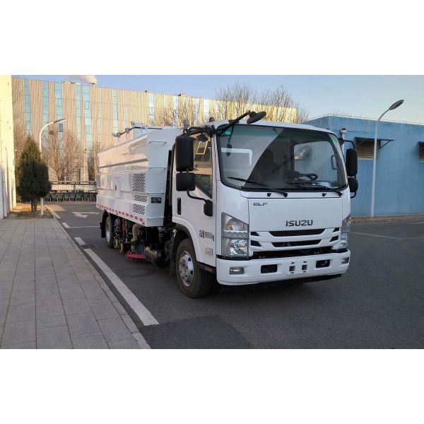 Compact and Maneuverable Street Sweeper Truck Designed for Efficient Cleaning in Narrow Streets