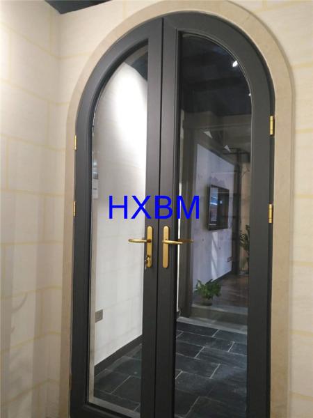 O dobro vitrificou as portas de alumínio do caixilho com hardware alemão do revestimento de madeira para o mercado de Indonésia