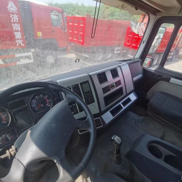 Tires 21-30t Load Capacity Dump Truck with 351-450hp Horsepower and Customized Design