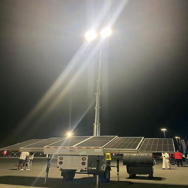 Customizable Solar Powered Light Tower LED Lamp 4×100W Telescopic Light Tower
