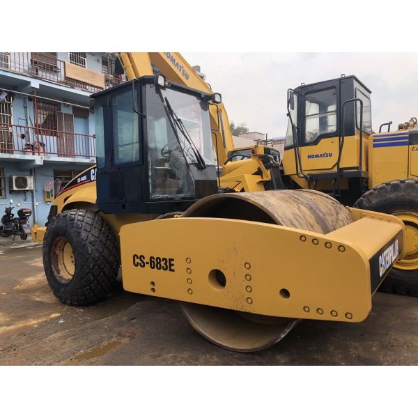 20T Caterpillar Second Hand Road Roller CA683E Cat Compactor