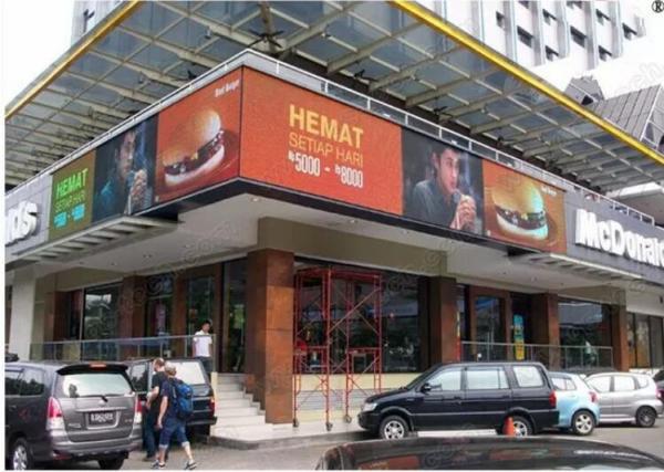 P10 Outdoor Advertising LED Displays , Tri color Large Led Message Board