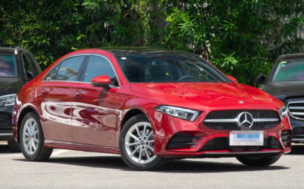 Mercedes-Benz A 200 L voiture donggan de l'espace des sièges 3 de la porte 5 de la version 4 de berline de sport