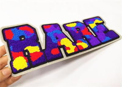 O Chenille Letterman do revestimento do time do colégio remenda a beira cortada projeto da camuflagem