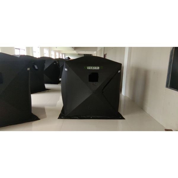 147X147X165CM Черная палатка для работы на открытом воздухе Водостойкая стекловолокна Покрытая полиэстером 150D Один человек переворачивается над льдом