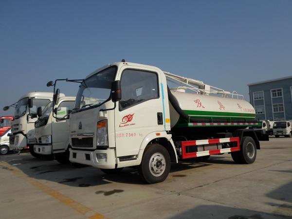 HOWO 4X2 Fecal Suction Truck 4000 Liters Euro II Suction Sewage Truck