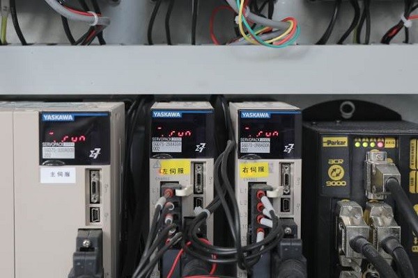Машины слоения коробки 20KW 1500mm точность рифленой высокоскоростная высокая полно автоматическая