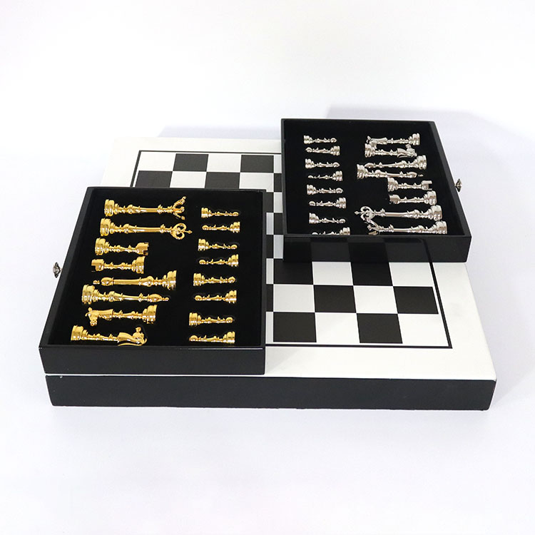 Professional Custom Zinc Alloy Metal Chess Set with Board and Customized Logo 40*40*3.5cm for Gift