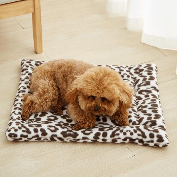 Fade Resistant Pet Bed Blanket Polyester Super Soft Polar Fleece Blanket