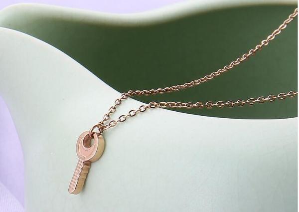Stainless Steel Key Pendant Rose Gold Necklace Fashion Jewelry Necklace