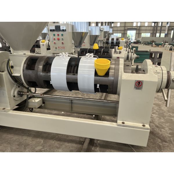 400-500kg/H High Efficiency Automatic Cold Oil Press Machine Palm Kernals Oil Press