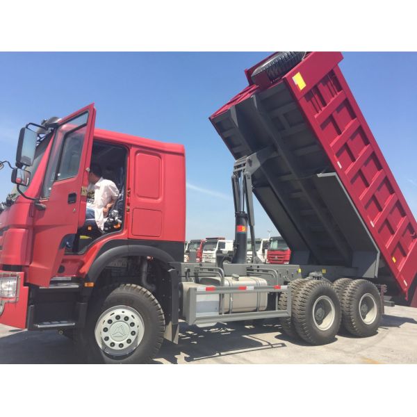 5.3-6.2 M Cargo Box Used Tipper Trucks with Sinotruk Engine Flat Single Sleeper Cabin