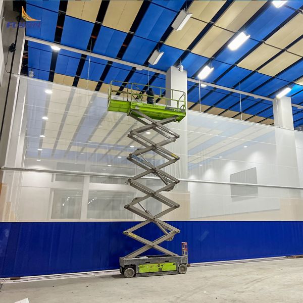 Red divisora de salón de deportes eléctrica motorizada Rollo de cortinas divisoras cortinas divisoras deportivas