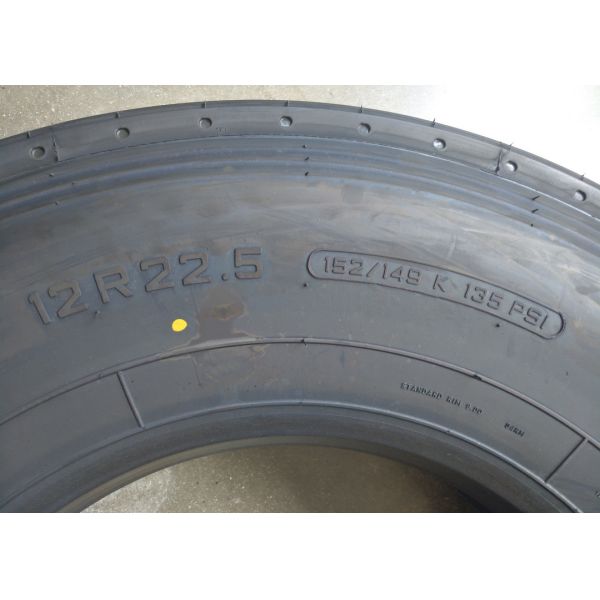 Rib Tread 12R22.5 Highway Truck Tires Four Straight Grooves Design Light Weight