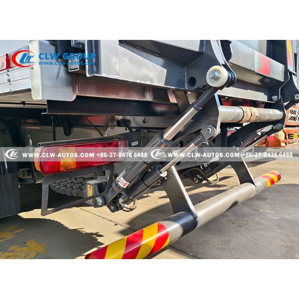 HOWO 8x4 Refrigerated Truck with 20-30 Ton Payload, 400HP Engine, and 58.8m³ Cargo Volume for Cold Chain Logistics