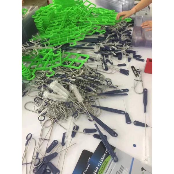 Blue Water Bladder Pipe Cleaning Brush 80mm Bristle Length With 25MM OD