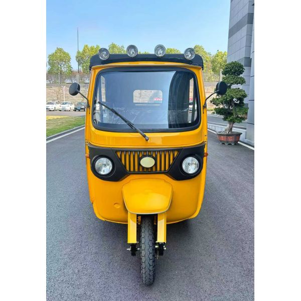 Gasoline K8 Passenger Tricycle Three Wheeler 200cc Water Cooled Engine With Six Passengers And Foot Operated Gearshift