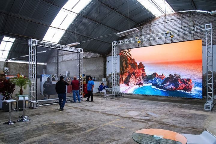 Предпосылка этапа ТВ СМД2121 ХД привела стену 1300кд/М2 дисплея видео- яркости
