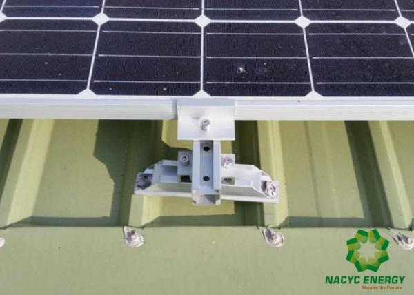 Sistemas solares projetados da montagem do telhado do metal com inovação exclusiva