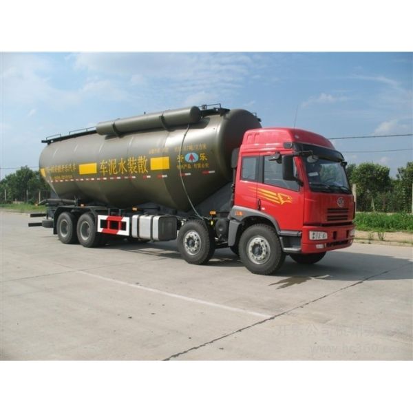 30 to 80CBM Cement Bulker Truck , Cement Tanker Trailer Clean Rust