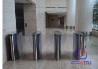 Vidrio de acrílico de la aleta de la barrera del grado automático contrario de la puerta 304 con la cerradura de la huella dactilar