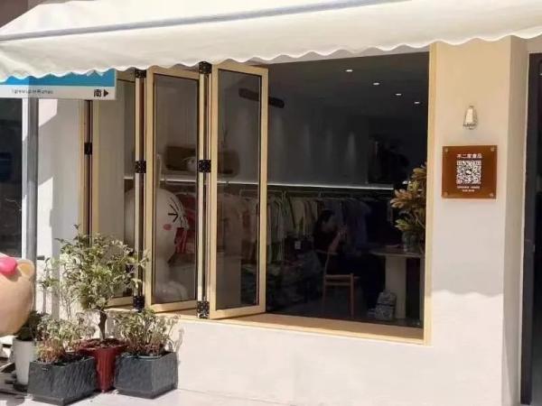 Zone Child Safe Folding Window Featuring Rounded Corners and Unbreakable Polycarbonate