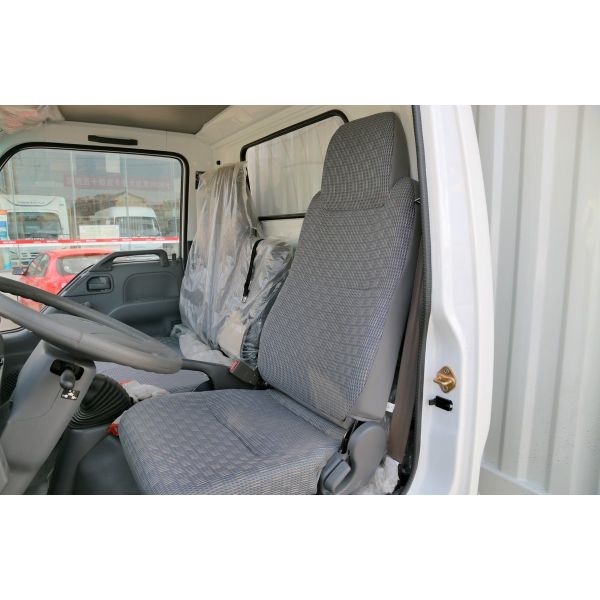 Cargo Trucks Isuzu 15 Tons Lorry Truck Van Box Diesel Engine 5.2L Displacement 4*2 Drive Mode