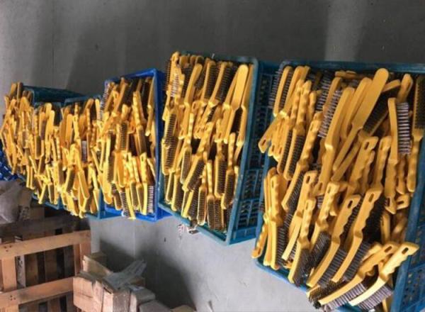 4X16 Rows  Wooden Handle Stainless Steel Wire Scratch Brush for Cleaning