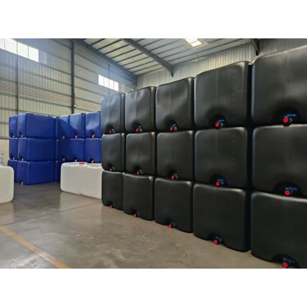 Medium liquid easy to handle bulk container 1000 L IBC chemical storage tank Blue plastic water storage tank