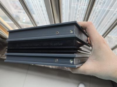 1Алюминиевое окно с двойным остеклением с теплопроводностью 0,2-0,3 Вт/мК