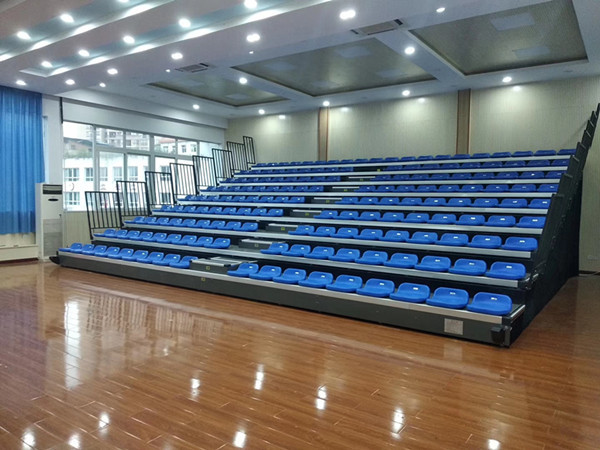 Bleacher голубого низкого заднего сидения HDPE Retractable усаживая шаг 700-900mm