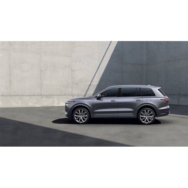 220km/h Plug In Hybrid SUV 700Km Range Four Screens Six Seater Electric Car