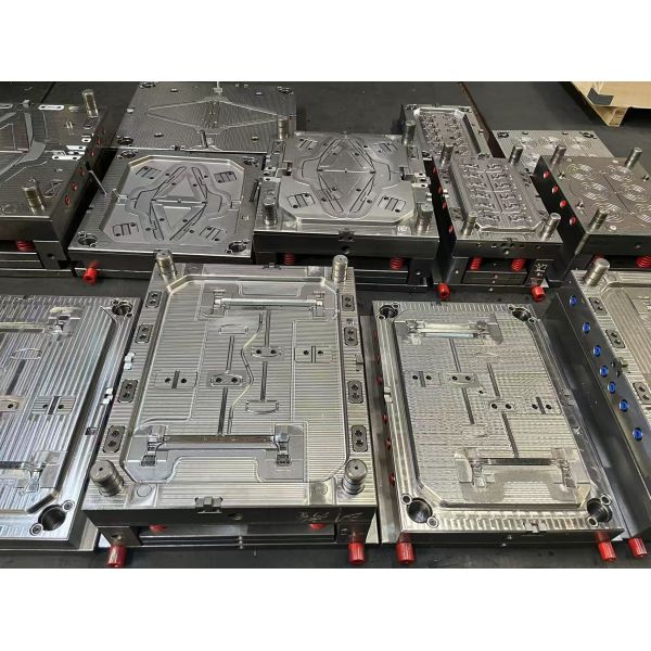 Thin-wall design non-slip structure high precision plastic hanger mould for injection moulding