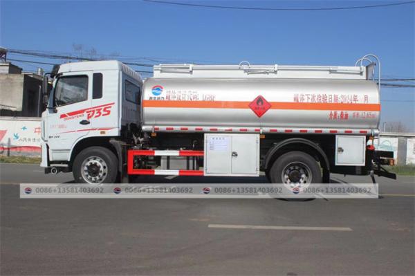 Camion-citerne de carburant Dongfeng 4x2 12000l, camion-citerne de taille moyenne pour le transport de pétrole brut, de gaz et de diesel, avec distributeur