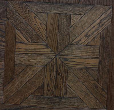 chêne plancher-balayé par parquet en bois
