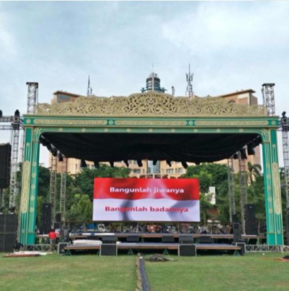 1000-1500cd/m2 Advertising Indoor LED Screen Rental P4.81 500*1000mm For Fashion Show