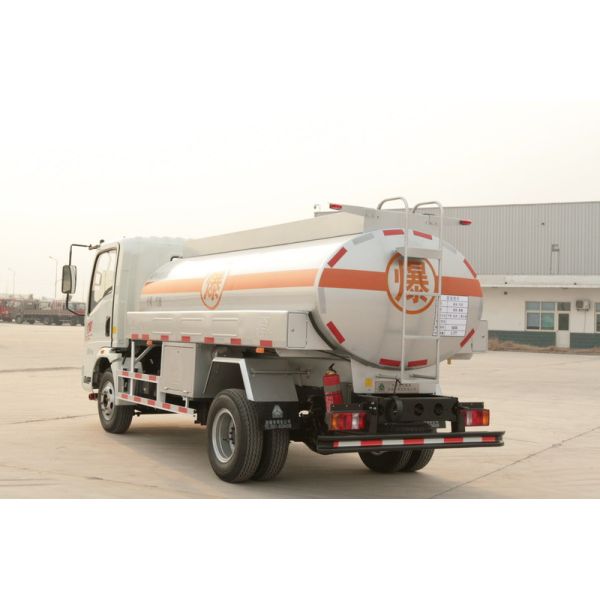 Автоцистерна 4x2 6cbm 6000Liter мазута света Sinotruk Howo мини