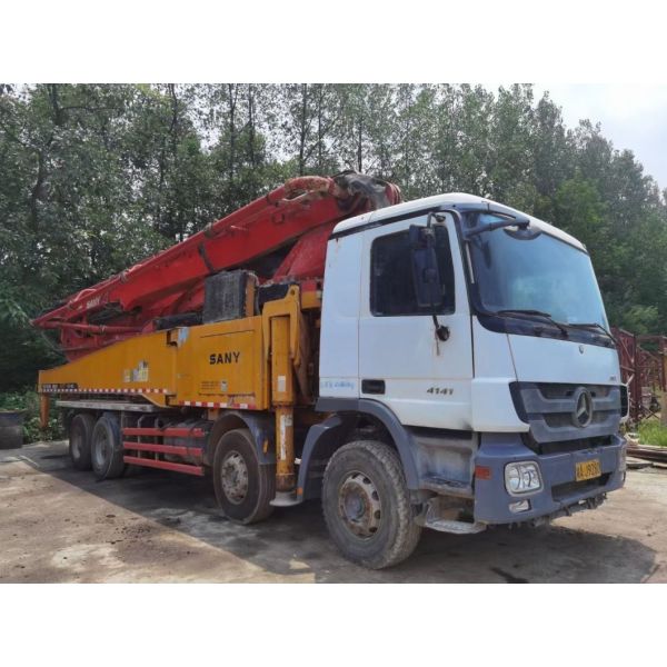 Red 2012 Used 56m Truck Mounted Pump Contractor Trailer Pump Feeding Height 1540